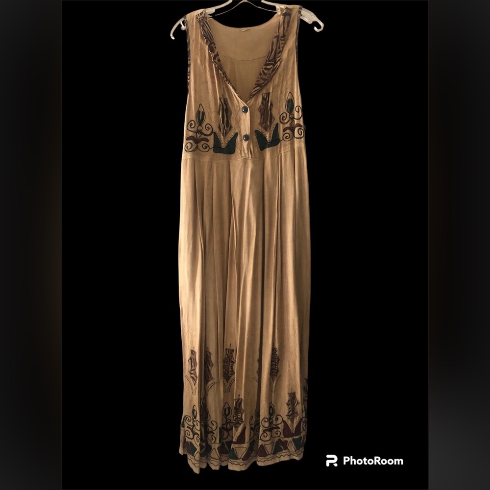 Tan Short Sleeve Maxi Dress with Green Rust and Black Embroidery pockets Size M